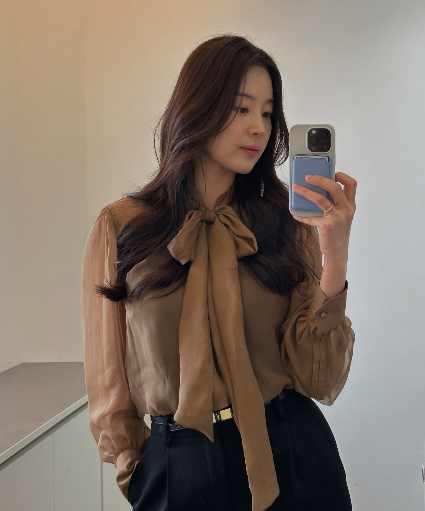 데이트룩에 딱인 @블라우스🌻
올 봄엔 이거 입고 썸타자💛 이미지