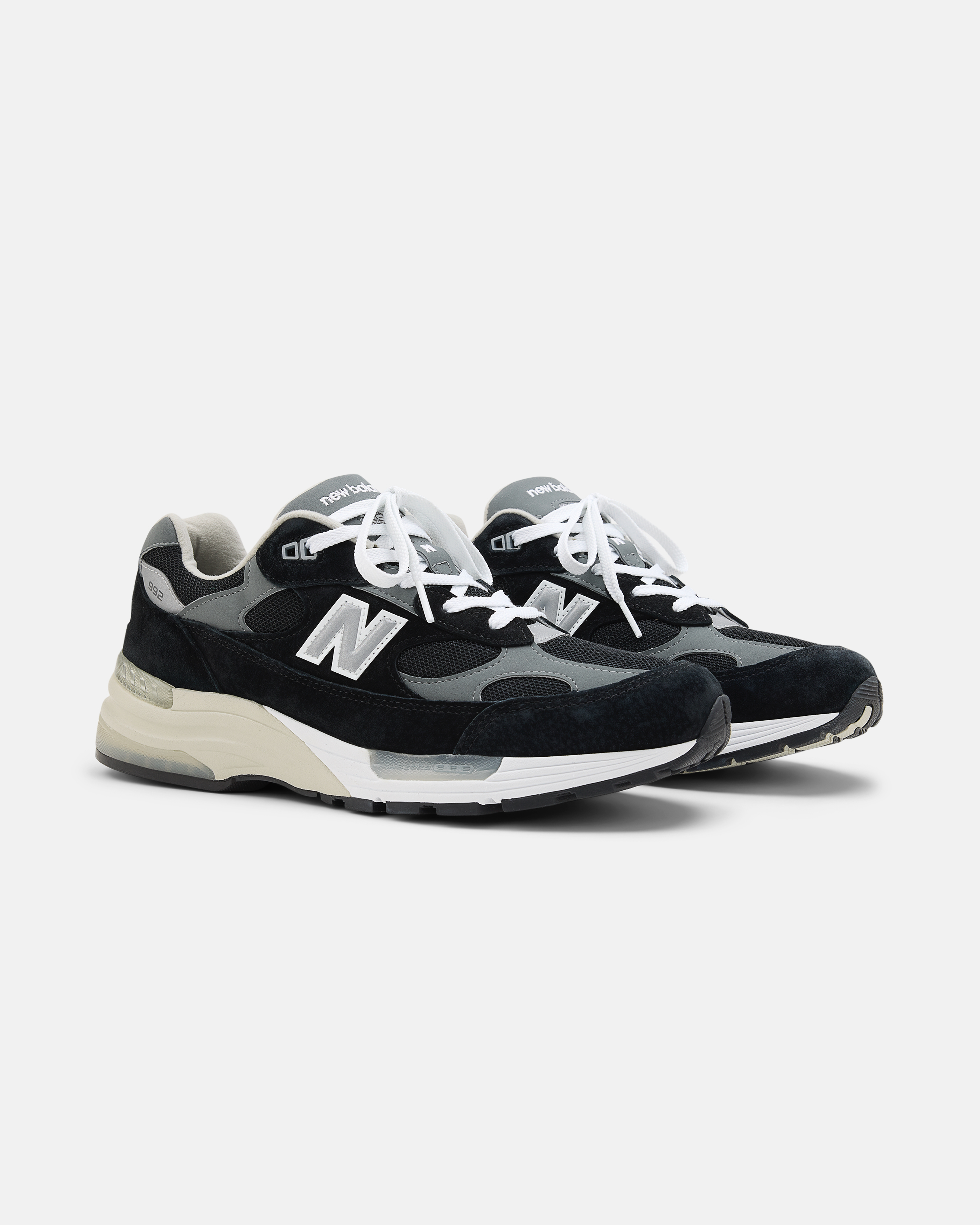 2025년 전설의 스니커즈 귀환, 뉴발란스 992 재발매👟🏆

뉴발란스 탄생 100주년을 기념하며 처음 출시된 MADE IN USA 992가 다시 돌아옵니다. 전설적인 모델 992가 선사하는 뉴발란스의 가치를 직접 경험해보세요.

- 구매처: 뉴발란스 공홈 래플
- 출시일: 3/27(금) 이미지5
