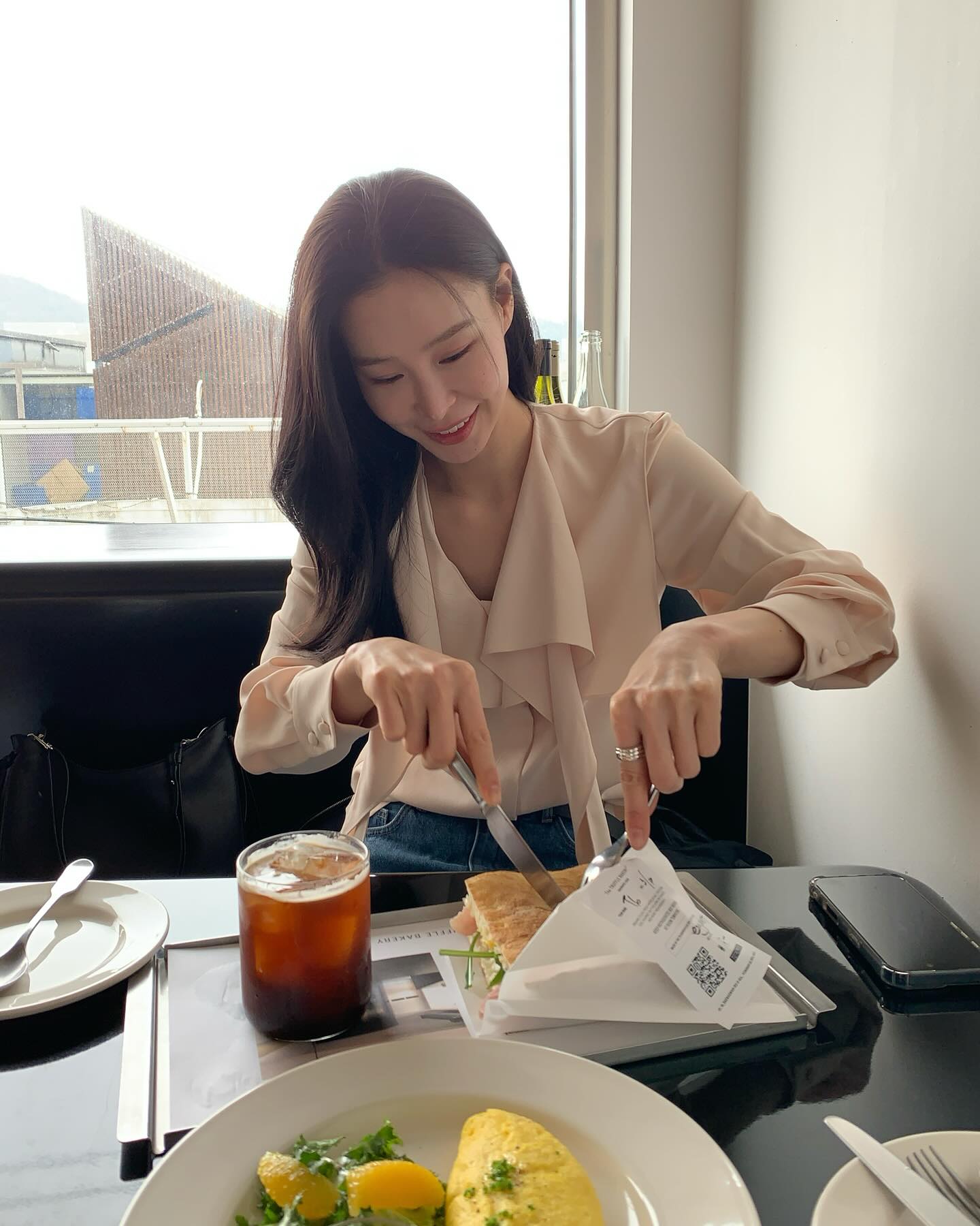 데이트룩에 딱인 @블라우스🌻 이미지