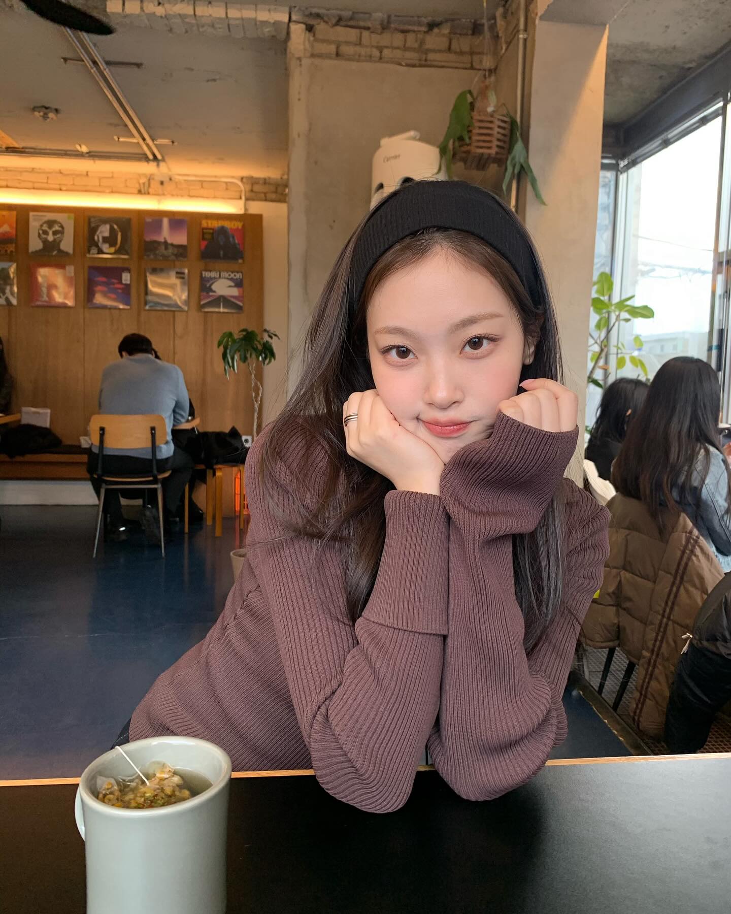 이렇게 귀여운 고양이상 봤어?😽
무채색 러버라면 참고하기 좋은 최희진의 일상룩🖤 이미지