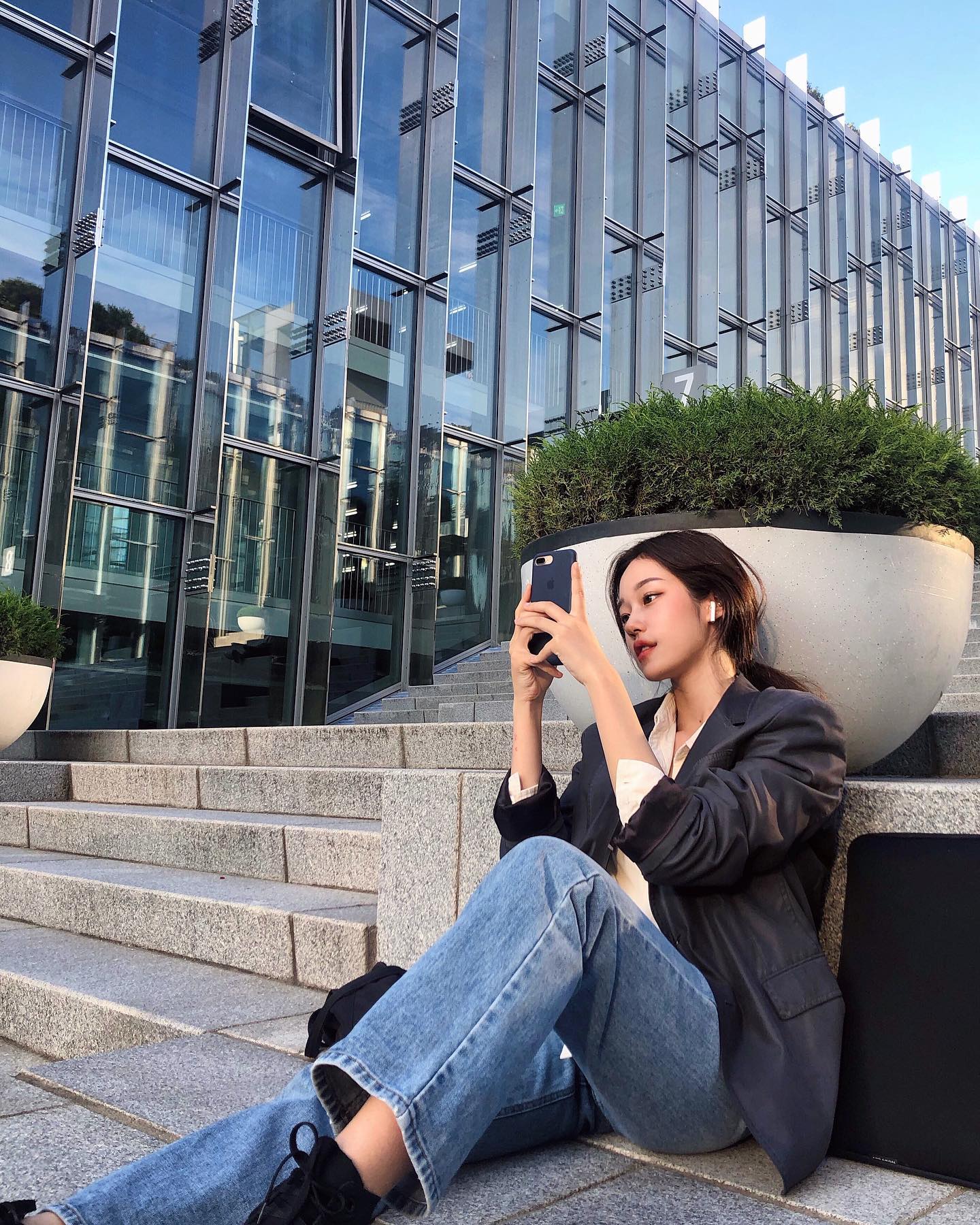 노윤서의 미니멀한 간절기 자켓룩🤎 이미지6