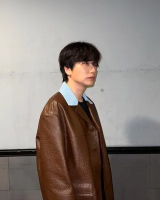 브코운 가죽은 봄에🍫 이미지