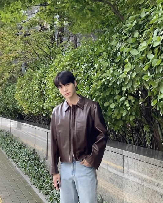 브코운 가죽은 봄에🍫 이미지4