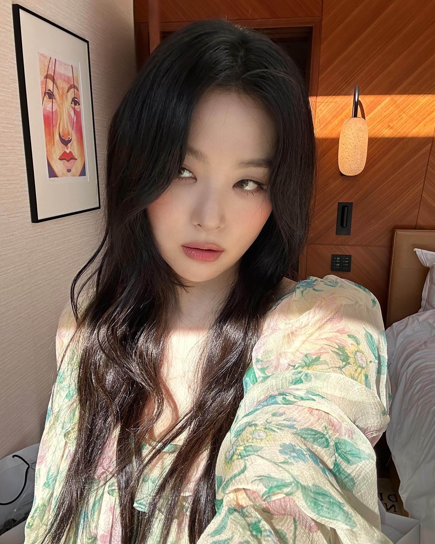 봄과 함께 찾아온 보호시크 룩🤍
러플과 레이스로 포인트를 더한 트렌드 페미닌 룩✨ 이미지5