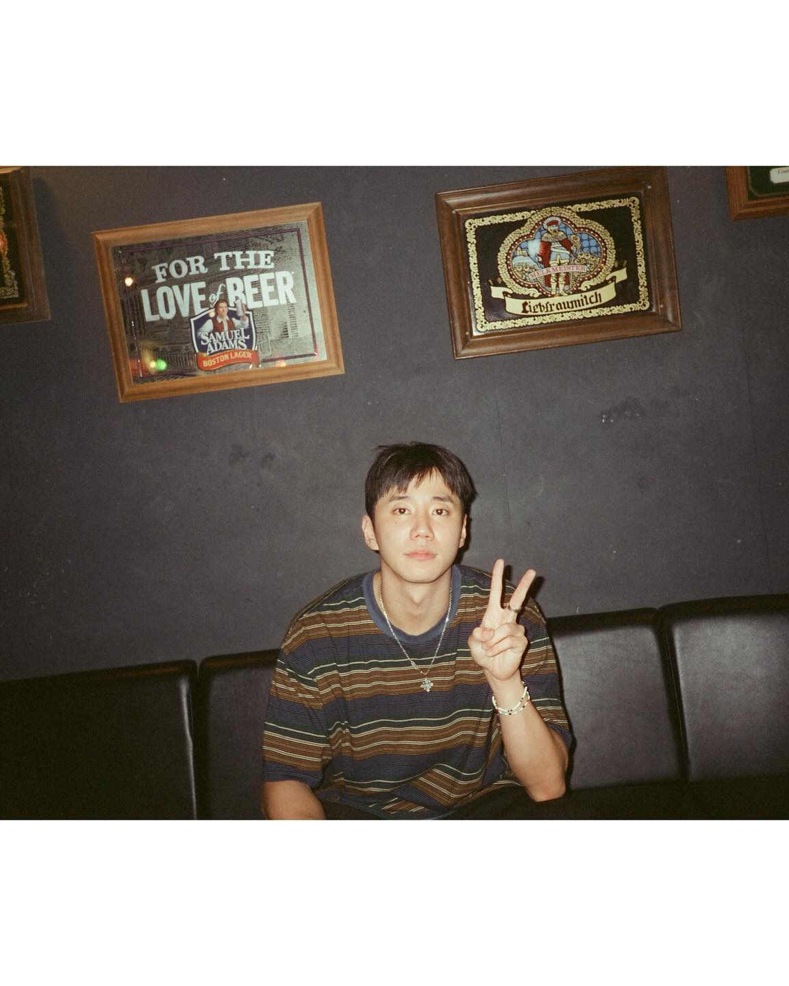 사실은 가수였던 금명이 남자친구
최근 '멜로무비'와 '폭싹 속았수다'에서 활약하며 인기를 끌고 있는 배우 이준영! 과거 아이돌 그룹 '유키스'의 멤버였던 그는 뛰어난 춤 실력을 보유하고 있는데요
그의 인스타그램을 보면 차가운 외모와 달리 귀여운 분위기의 사진들로 '남친짤'의 매력을 한껏 뽐내고 있습니다. 앞으로가 더욱 기대되는 이준영의 매력적인 사진을 슬라이드를 넘겨 확인해보세요!💚 이미지3