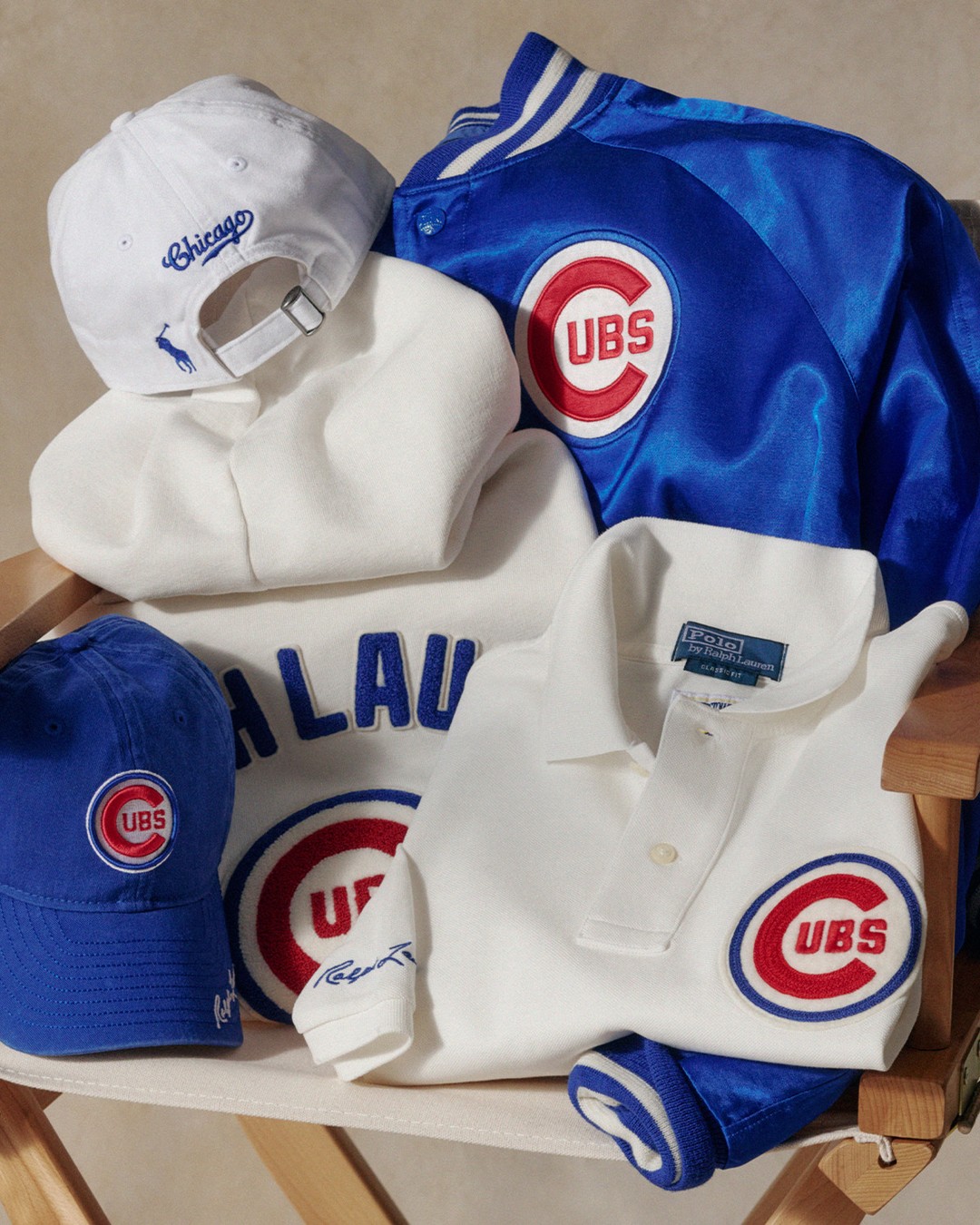 랄프 로렌 x MLB 캡슐 컬렉션 라인업🏇🏻⚾️

랄프 로렌과 MLB가 도쿄 시리즈를 맞아 협업 컬렉션을 선보였습니다.

랄프 로렌이 MLB와 함께 도쿄 시리즈를 기념하는 캡슐 컬렉션을 출시했습니다. 이번 협업은 LA 다저스와 시카고 컵스의 일본 개막전을 기념하며, 뉴욕 양키스 아이템도 포함되어 있습니다.

컬렉션은 새틴 바시티 재킷, 폴로 셔츠, 스웨터, 플리스, 모자 등으로 구성됐으며, 시부야 미야시타 파크의 팬존과 도쿄 내 팝업스토어에서 전시되고 있습니다.

현재 해당 제품은 랄프 로렌 및 MLB 공식 온라인몰, 플래그십 스토어, 각 팀의 홈 스타디움에서 구매할 수 있습니다. 이미지4