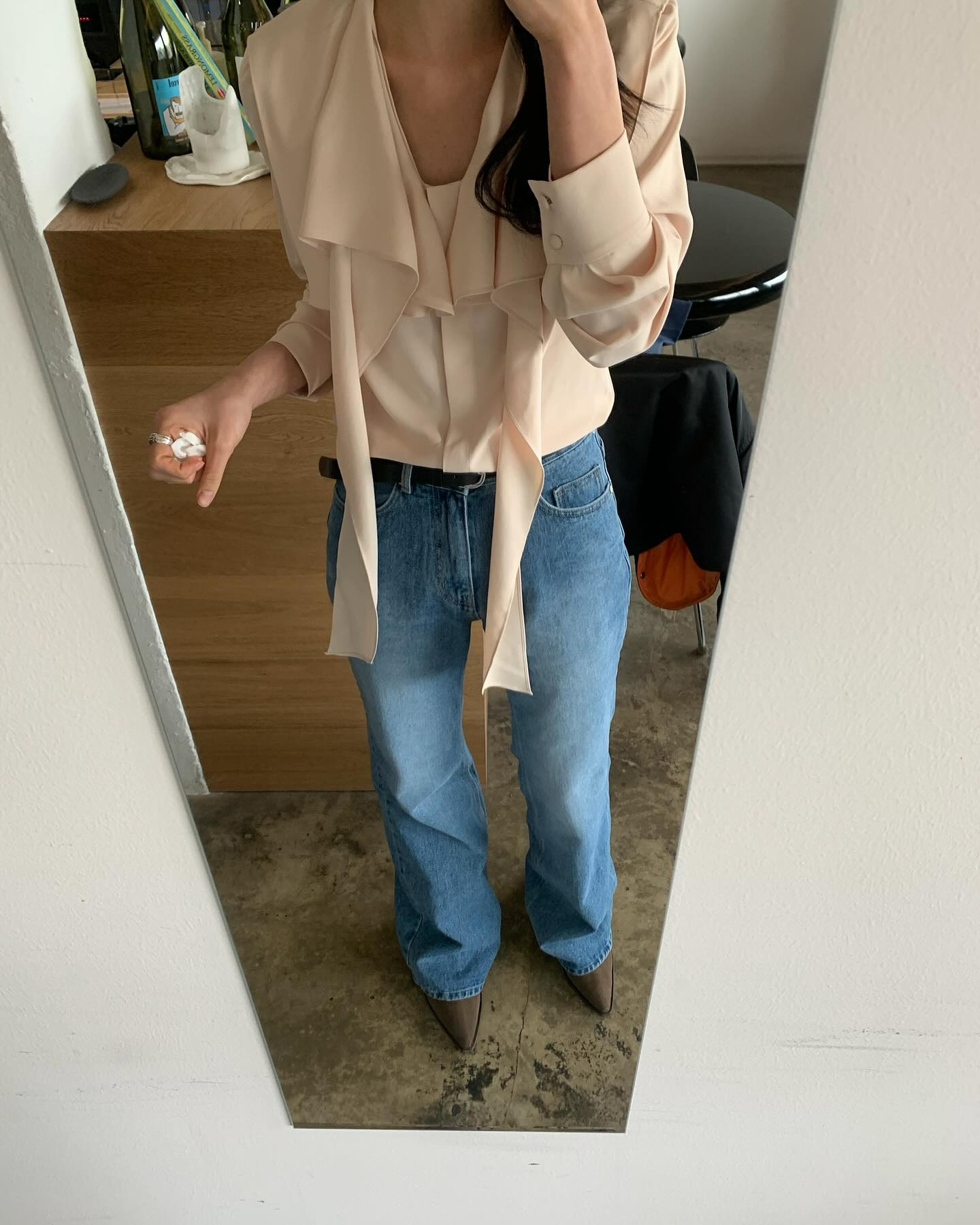 봄과 함께 찾아온 보호시크 룩🤍
러플과 레이스로 포인트를 더한 트렌드 페미닌 룩✨ 이미지7