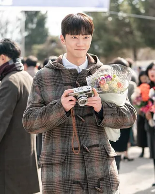 사실은 가수였던 금명이 남자친구
최근 '멜로무비'와 '폭싹 속았수다'에서 활약하며 인기를 끌고 있는 배우 이준영! 과거 아이돌 그룹 '유키스'의 멤버였던 그는 뛰어난 춤 실력을 보유하고 있는데요
그의 인스타그램을 보면 차가운 외모와 달리 귀여운 분위기의 사진들로 '남친짤'의 매력을 한껏 뽐내고 있습니다. 앞으로가 더욱 기대되는 이준영의 매력적인 사진을 슬라이드를 넘겨 확인해보세요!💚 이미지