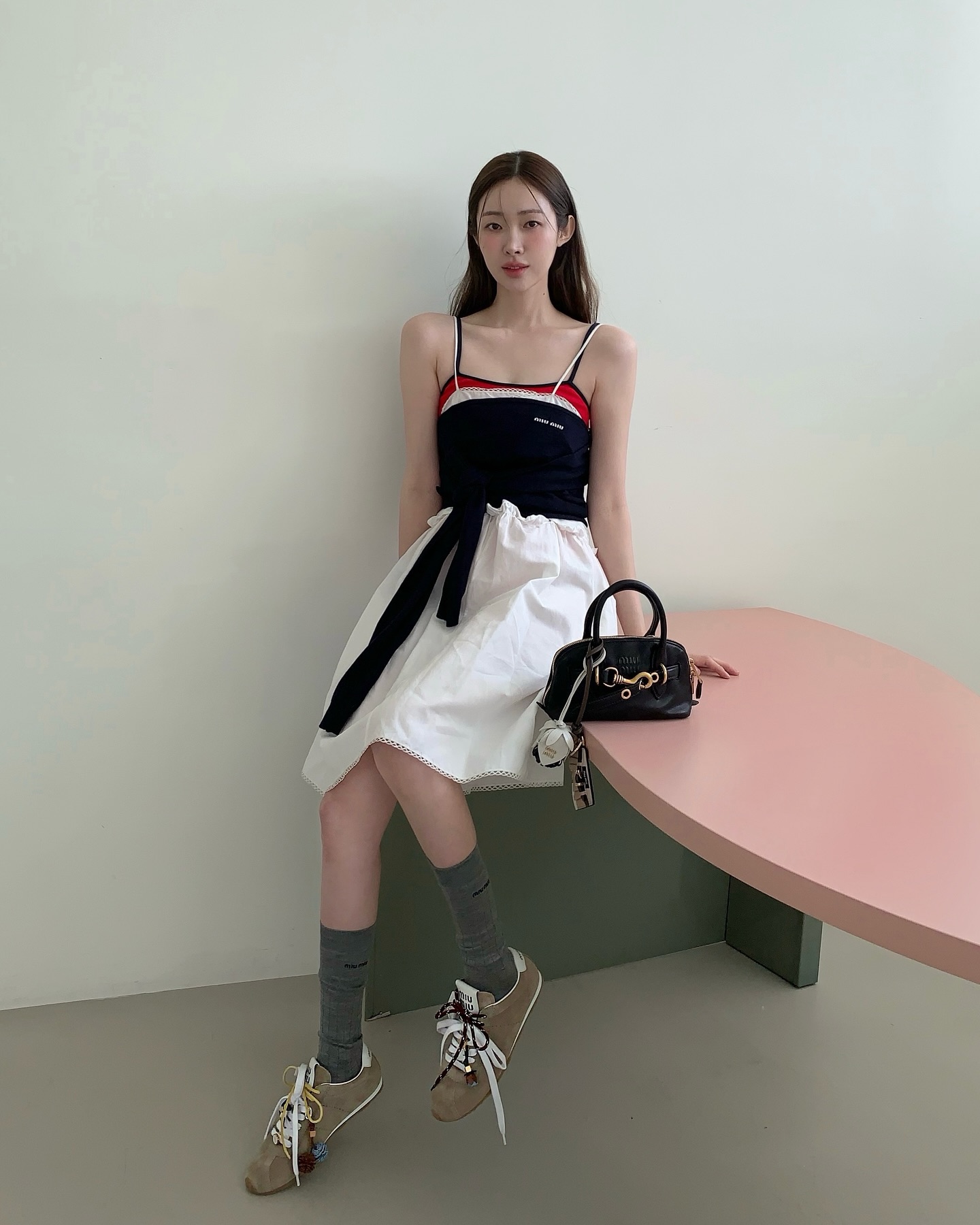 대세는 가꾸 대신 신꾸❤️
차정원, 장원영이 꾸민 미우미우 스니커즈처럼 신발 꾸며보자👟✨ 이미지