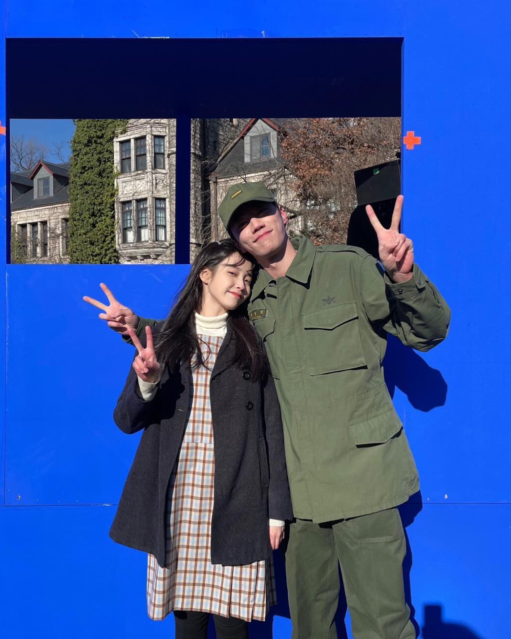 사실은 가수였던 금명이 남자친구
최근 '멜로무비'와 '폭싹 속았수다'에서 활약하며 인기를 끌고 있는 배우 이준영! 과거 아이돌 그룹 '유키스'의 멤버였던 그는 뛰어난 춤 실력을 보유하고 있는데요
그의 인스타그램을 보면 차가운 외모와 달리 귀여운 분위기의 사진들로 '남친짤'의 매력을 한껏 뽐내고 있습니다. 앞으로가 더욱 기대되는 이준영의 매력적인 사진을 슬라이드를 넘겨 확인해보세요!💚 이미지2