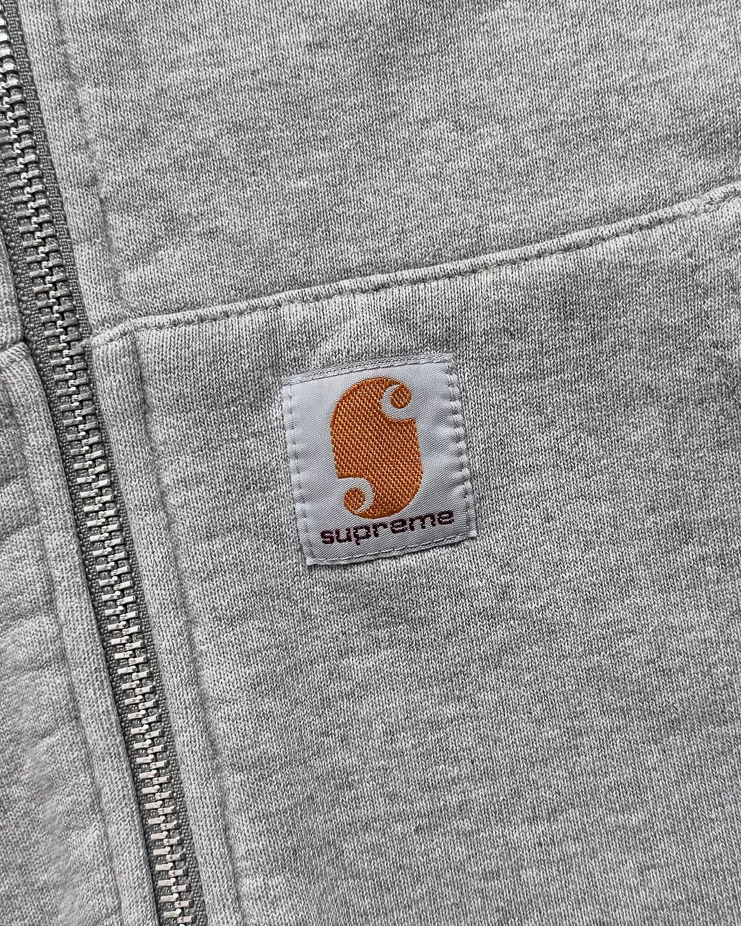 칼하트x슈프림 콜라보 후드집업🔥

이 후디는 슈프림(supreme)이 칼하트(carhartt)로고를 변형해 만든 로고로 레어한 제품 중 하나입니다.

2001년 일본 한정 발매로 확인되며 정식 콜라보 제품이 아닌 슈프림이 독자적으로 만든 디자인으로 알려져 있습니다.

이거 귀하네요😎 이미지