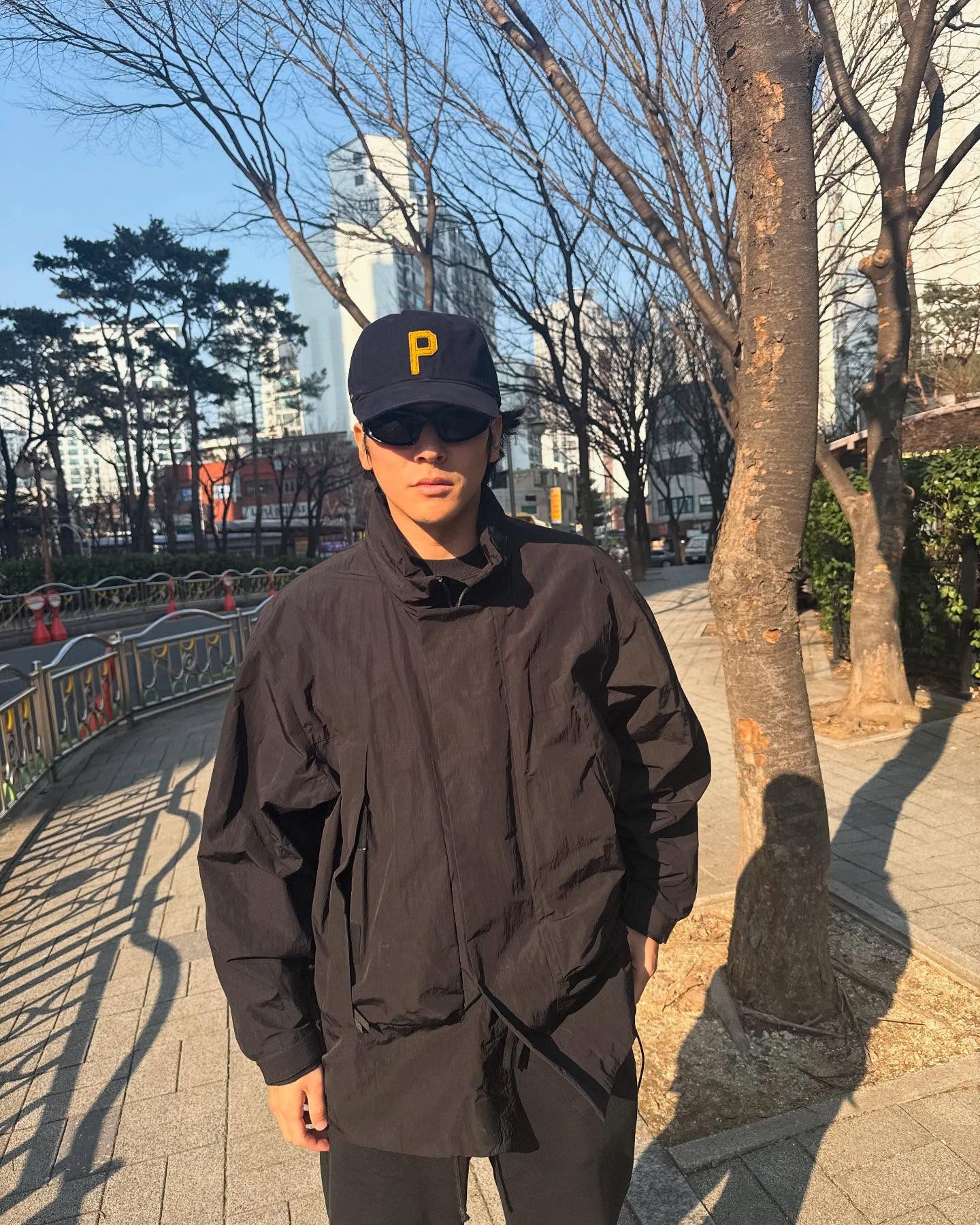 볼캡 포인트는 정하준처럼🧢😎

• 아이템 리스트
1. TEF 스토어 Poem
2. 소프트오피스 커뮤니티 캡
3. 뉴에라 뉴욕 양키스
4. TEF 스토어 Suh's
5. 크롬하츠 CH 할리우드 트러커햇 블루 화이트
6. 뉴에라 뉴욕 양키스
7. TEF 스토어 Home
8. 테켓 플랜 캡 브라운
9. 갤러리 디파트먼트 베벌리 힐스 트러커 블랙 화이트

툭 걸쳐도 포인트 주기 좋은 볼캡! 이미지