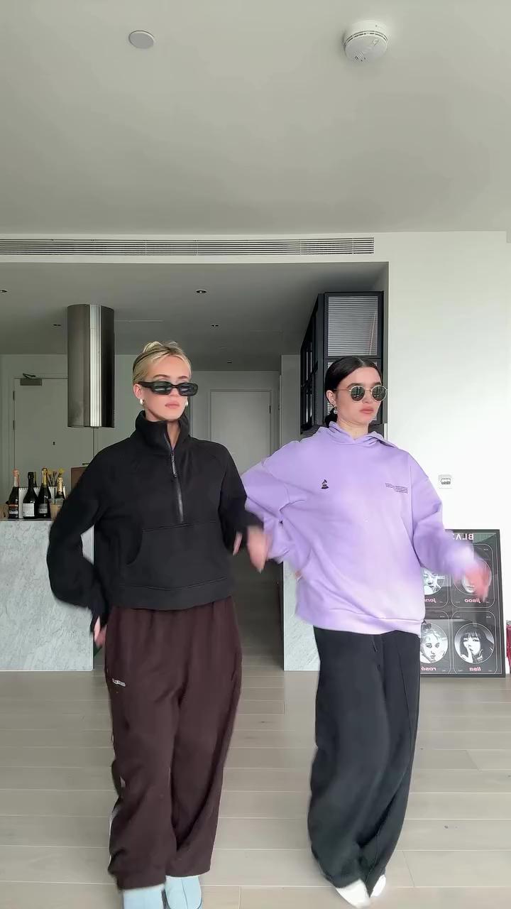 멜로디 중독성 미쳤다🎶
춤 쉬우니까 이정도는 할 수 있지? 🍗🍌@이거다 이미지