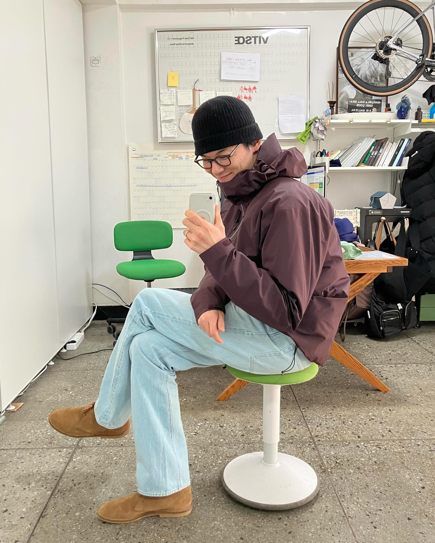 데님은 이렇게 입는거지👖📸

모델 김원중의 봄 데일리룩에서 빠지지 않는 아이템, 데님.

컬러감 있는 니트, 후디, 재킷까지 어떤 상의든 자연스럽게 받아주는 스트레이트 핏 데님으로 매번 다른 무드를 보여주는 게 포인트입니다.

여유러운 실루엣과 빈티지한 워싱감이 캐주얼하면서 스타일리시한 느낌을 줄 수 있어 다양한 코디에 활용할 수 있는 데님!

데님이 베이스가 되기 때문에 어떤 컬러의 상의를 입어도 문제 없습니다.

이번주는 청바지 하나로 스타일 완성해보기😎 이미지6