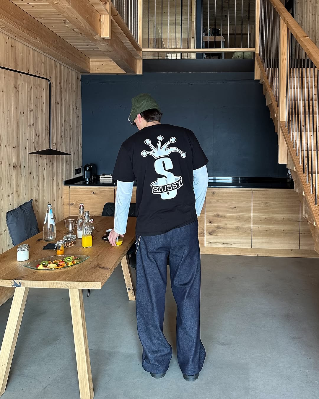 반팔 찍먹은 흰롱슬리브 더해🦴 이미지