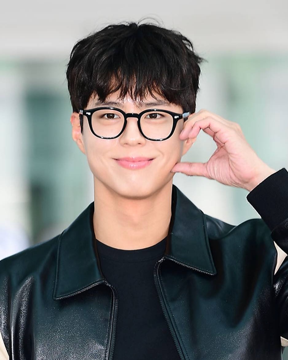 공항에서도 빛나는 관식이🖤
심플한 안경 하나로 지적인 분위기 완성한 박보검☺️

- 안경: 프로젝트프로덕트, RS18 C1 / 249,000원 이미지6