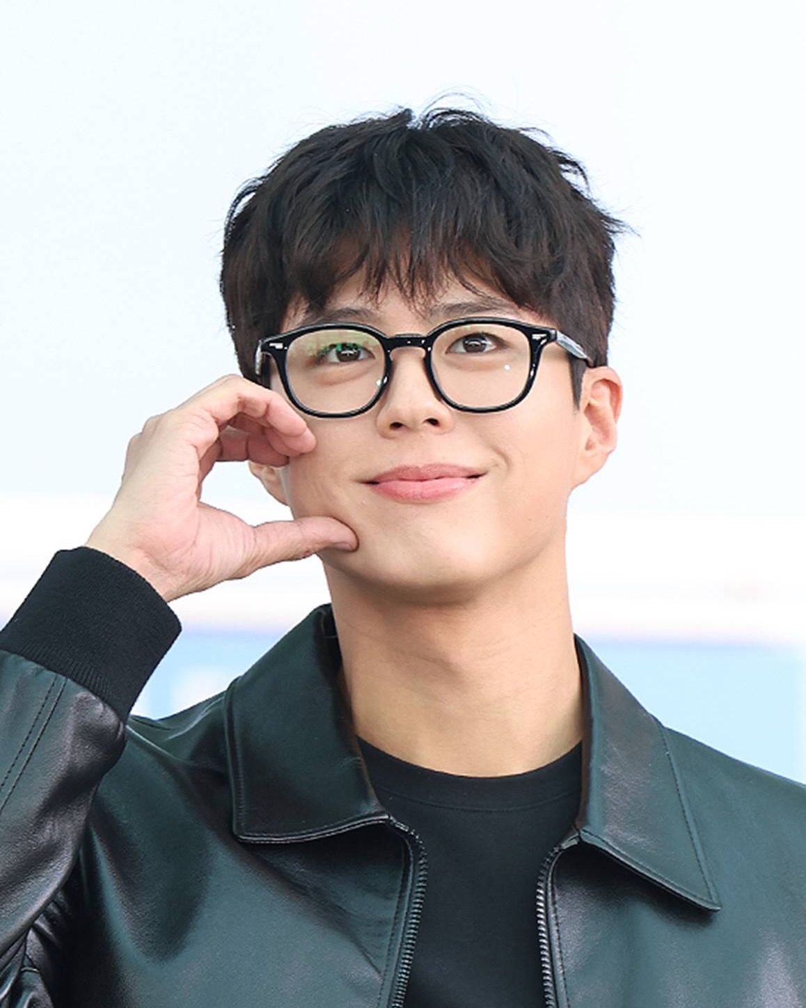 공항에서도 빛나는 관식이🖤
심플한 안경 하나로 지적인 분위기 완성한 박보검☺️

- 안경: 프로젝트프로덕트, RS18 C1 / 249,000원 이미지4