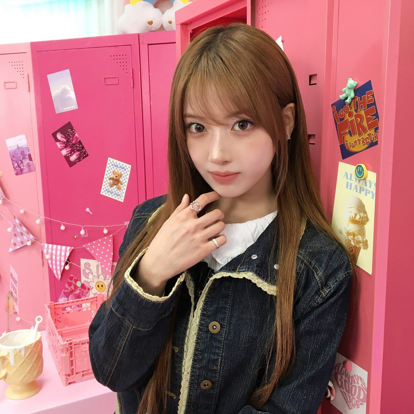 언니들 심장 나가리 만드는❤️지우
메이크업 받는데 이리 귀여울 일이야..?🤦🏻‍♀️@엔믹스지우 이미지4