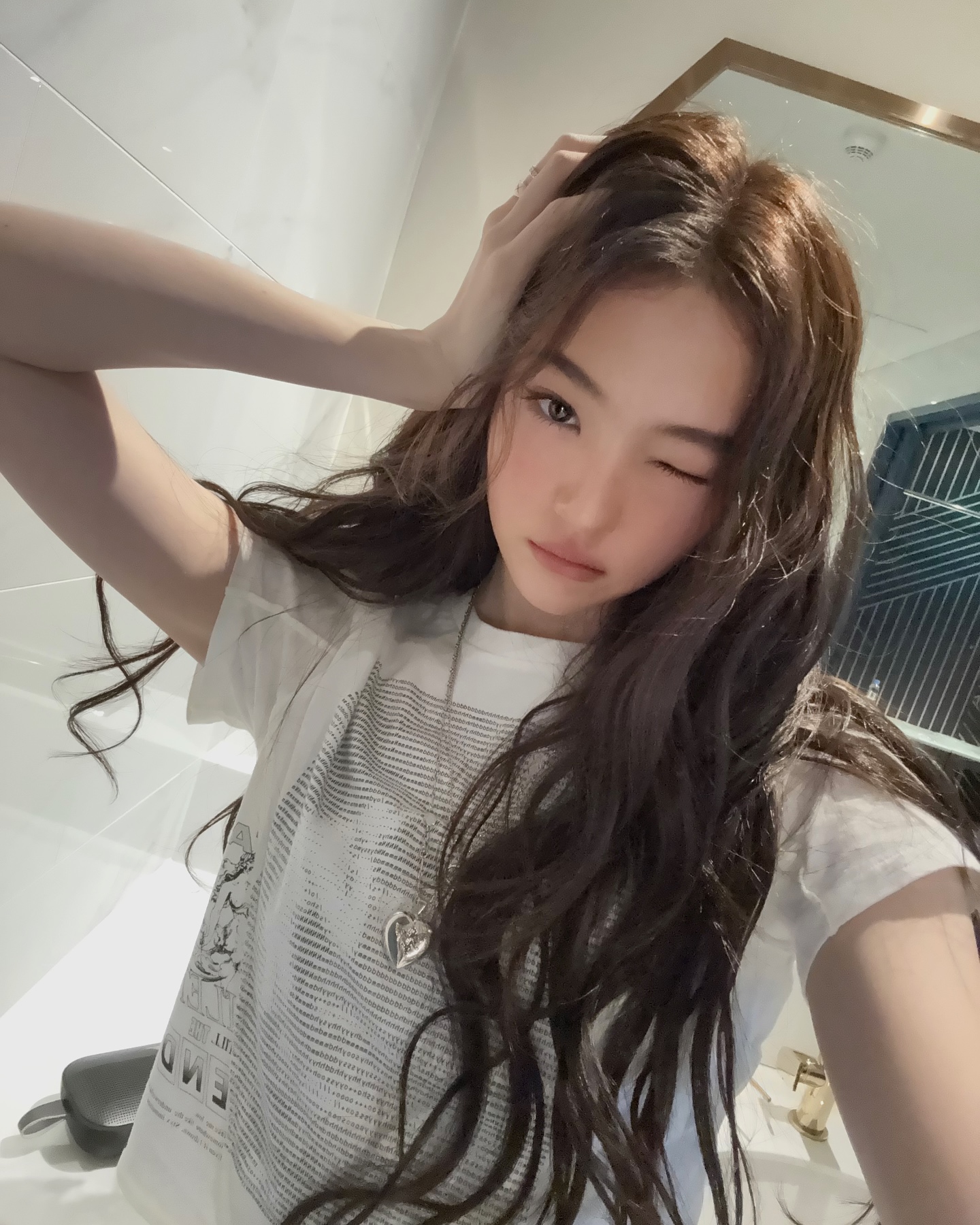 MEOVV 이미지
