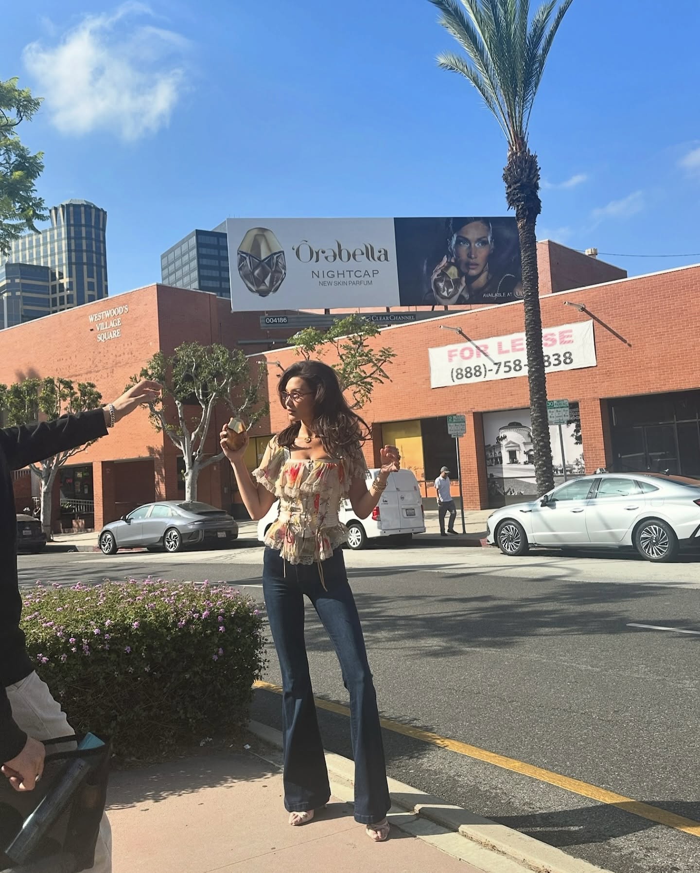 핫걸들 필수템👖스키니 부츠컷
스키니 핏으로 다리를 더 길어 보이게✨ 이미지