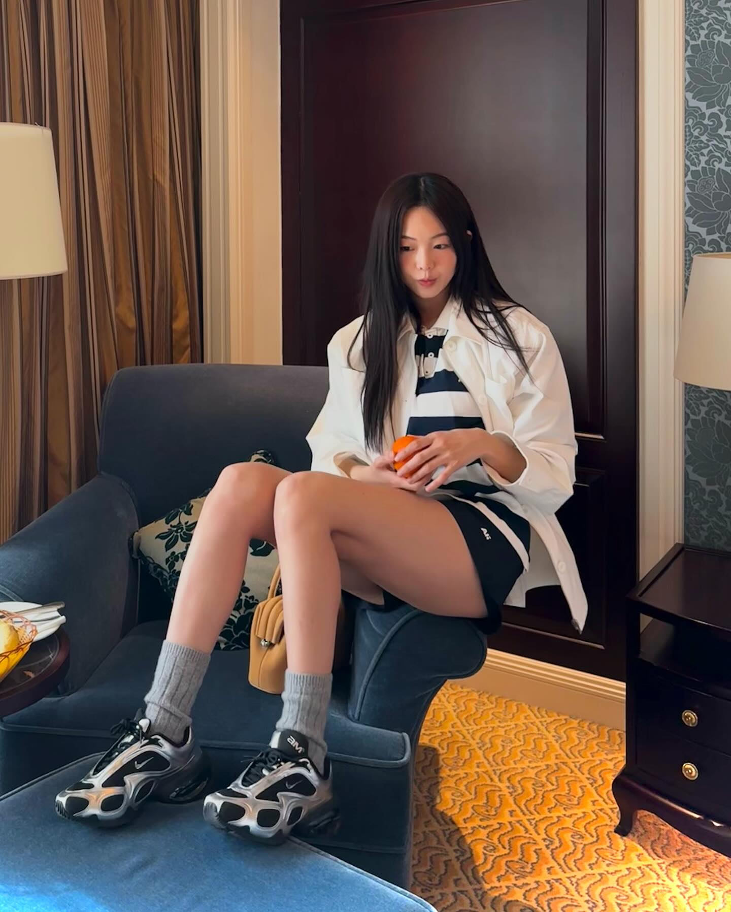 한 발 먼저 찾아온 셀럽들의 마린룩🐬
봄나들이룩으로도 좋아💙 이미지