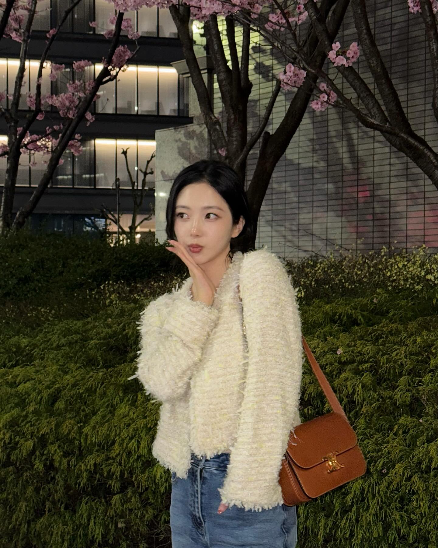 클래식 이즈 더 베스트💙 흰청 코디 이미지6