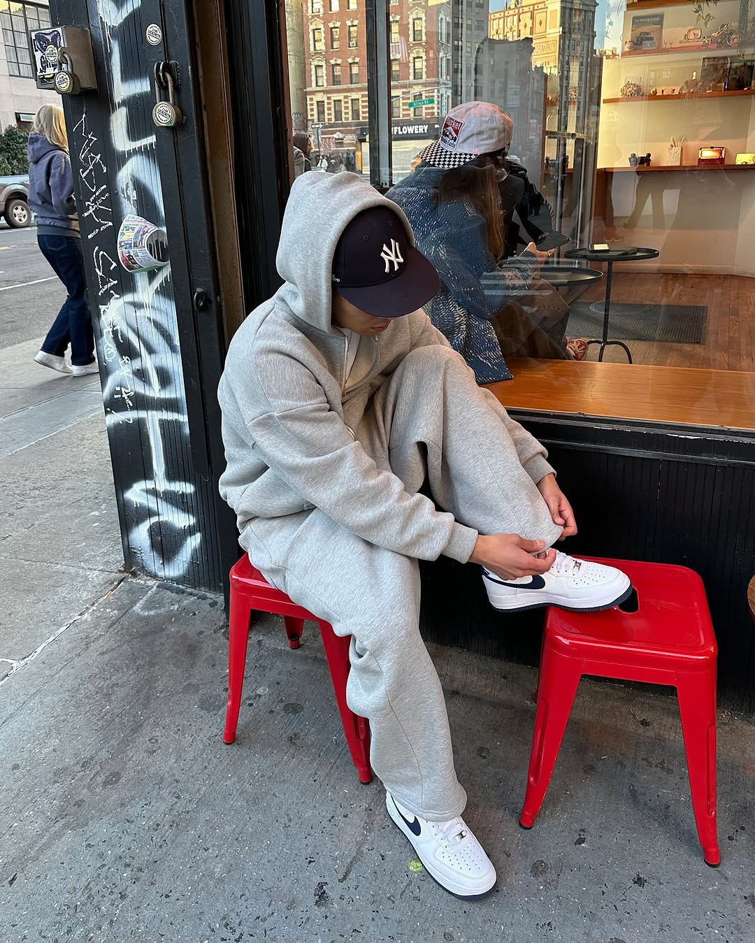 위아래 회색이 제 맛🕊️ 이미지