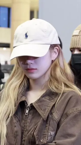 볼캡은 역시 폴로 볼캡💛💙카즈하 이미지