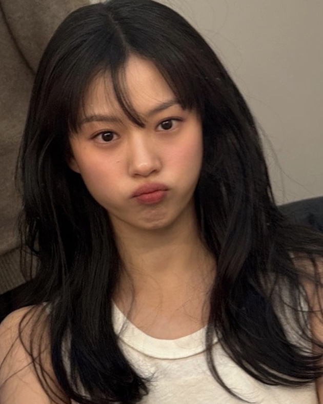 얼굴형별 어울리는 눈썹 찾기🤨🖤

눈썹 모양은 사람의 인상을 크게 좌우하는 중요한 요소입니다. 얼굴형에 맞는 눈썹을 찾으면 성공적인 이미지 변신에 한 걸음 더 가까워진다는 사실! 그래서 준비한 얼굴형별 찰떡 눈썹 모양을 알려드릴게요.✨

1. 계란형 얼굴 - 아치형 눈썹
2. 둥근 얼굴형 - 각진 아치형 눈썹
3. 긴 타원형 얼굴 - 도톰한 일자형 눈썹
4. 각진 얼굴형 - 둥근 아치형 눈썹 이미지