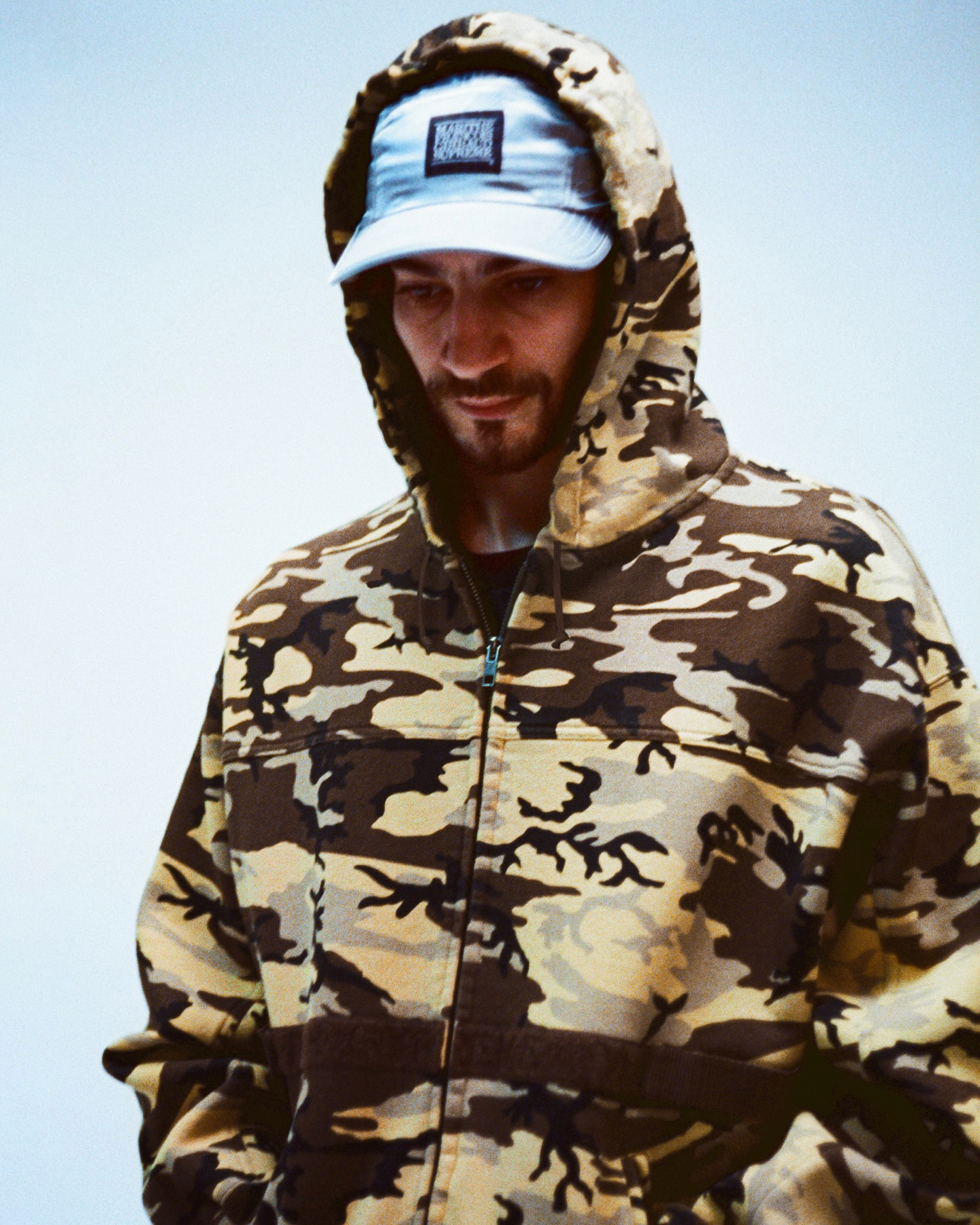 슈프림 x 마리떼 프랑소와 저버 콜라보 출시🇫🇷 📦
슈프림(supremenewyork) x 마리떼 프랑소와 저버(Marithé + François Girbaud) 협업 켈렉션의 룩북이 공개되었습니다.
마리떼 프랑소와 저버는 1972년 프랑스에서 시작된 브랜드로 스톤워싱,배기진,스트레치 데님 등 데님 위주의 유니섹스 브랜드였습니다.
지금은 마리떼, 마뗑킴, 마르디와 함께 '3마'로 불릴 정도로 핫한 브랜드입니다.
슈프림과 마리떼가 만들어낼 시너지가 기대되네요🤩 이미지6