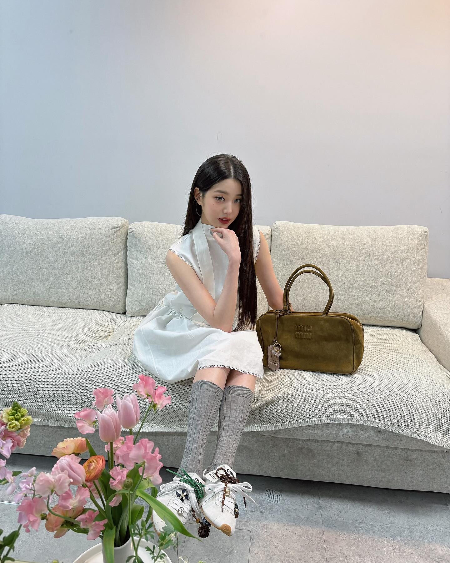 기장별로 다른 매력의 이 스커트🤍
미니 기장은 귀엽게, 롱 기장은 우아하게✨ 이미지6