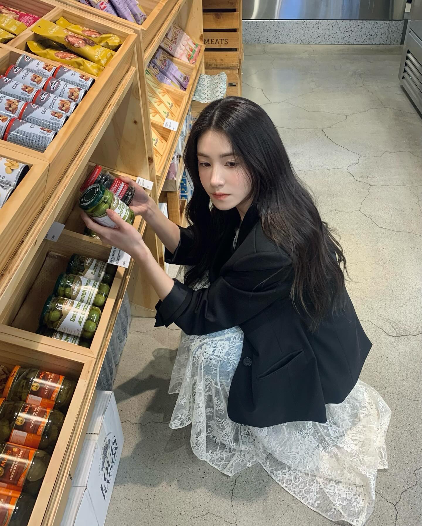 기장별로 다른 매력의 이 스커트🤍
미니 기장은 귀엽게, 롱 기장은 우아하게✨ 이미지4