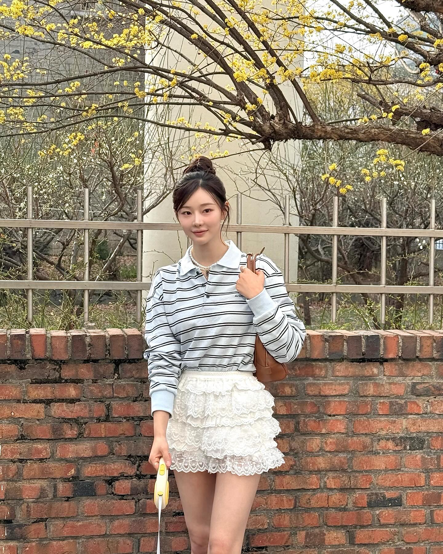 기장별로 다른 매력의 이 스커트🤍
미니 기장은 귀엽게, 롱 기장은 우아하게✨ 이미지1