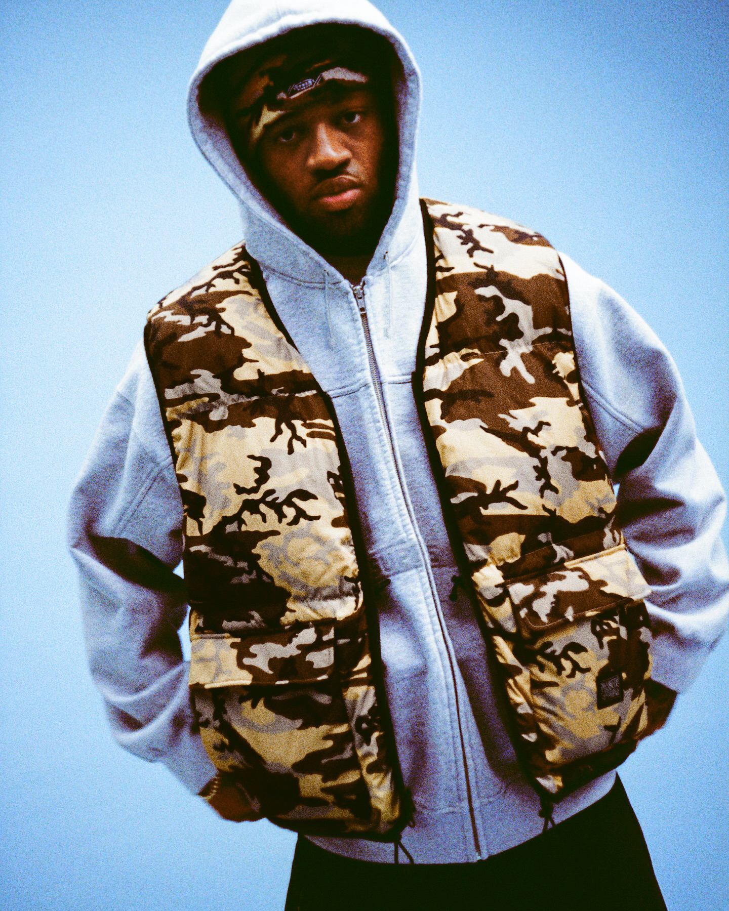 슈프림 x 마리떼 프랑소와 저버 콜라보 출시🇫🇷 📦
슈프림(supremenewyork) x 마리떼 프랑소와 저버(Marithé + François Girbaud) 협업 켈렉션의 룩북이 공개되었습니다.
마리떼 프랑소와 저버는 1972년 프랑스에서 시작된 브랜드로 스톤워싱,배기진,스트레치 데님 등 데님 위주의 유니섹스 브랜드였습니다.
지금은 마리떼, 마뗑킴, 마르디와 함께 '3마'로 불릴 정도로 핫한 브랜드입니다.
슈프림과 마리떼가 만들어낼 시너지가 기대되네요🤩 이미지2