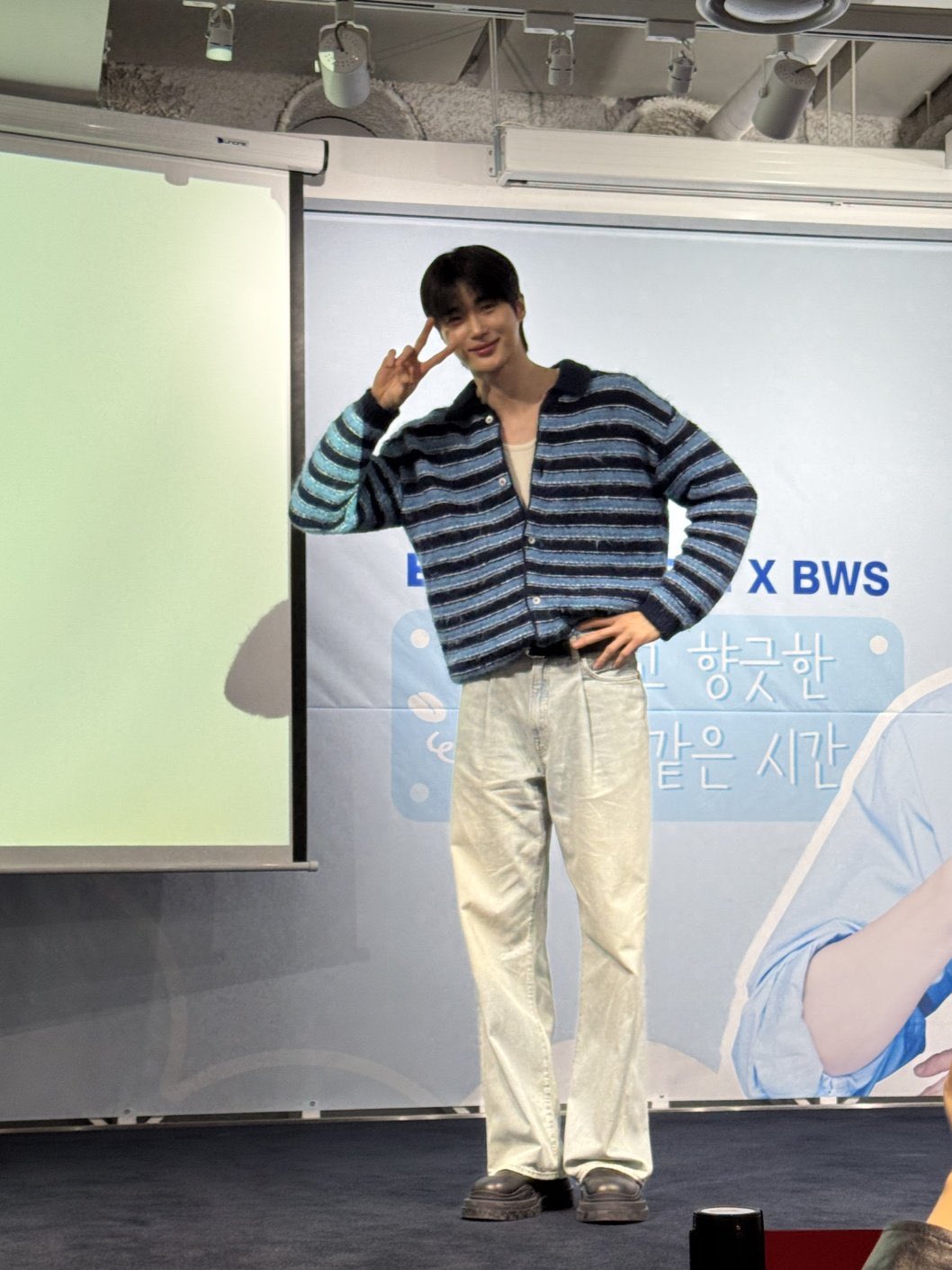 만우절에 팬미팅 진행한 변우석✨
진짜 거짓말 같은 비율😳 앞으로 이디야 커피만 갈게요 이미지2