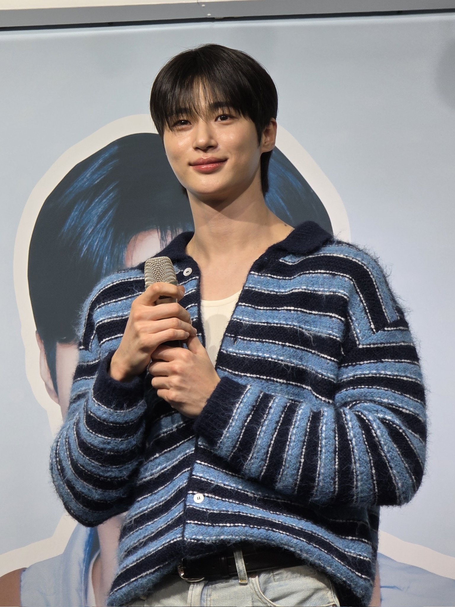 만우절에 팬미팅 진행한 변우석✨
진짜 거짓말 같은 비율😳 앞으로 이디야 커피만 갈게요 이미지3