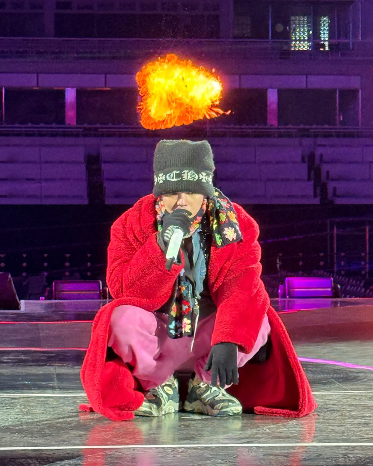 지드래곤 콘서트 비하인드🎤
꼼꼼하게 체크하는 프로다운 모습🫢다음 콘서트 언제야 이미지