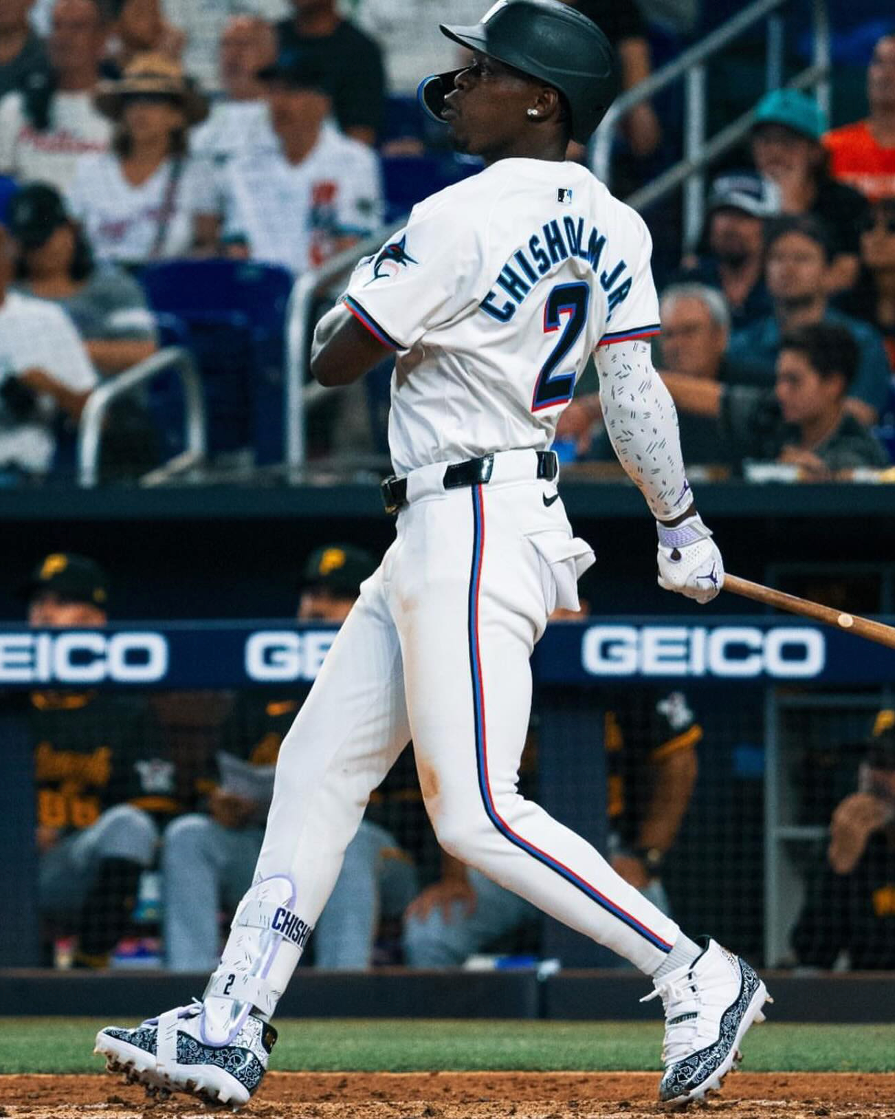 필드위에서 우린 모두 조던을 신지👟🔥
에어조던(jumpman23)은 더이상 농구 필드 위에서만 뛰지 않습니다.
야구,미식축구,복싱 등 다양한 필드위에서 조던의 감성과 에너지를 느낄 수 있습니다.
종목은 다르지만 조던으로 통하는 순간😎 이미지8