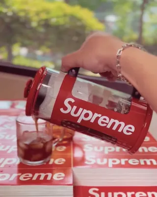 슈프림 커피 한잔 하고가☕️📦
제품: 슈프림 x 비알레티 8컵 프렌치 프레스 이미지