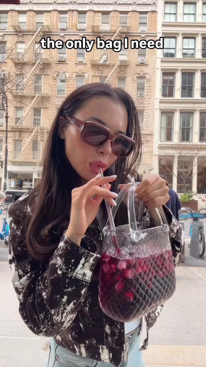 산책하면서 한 잔 어때?
와인 가방으로 일상에 여유 한 모금🍇 @이거다 이미지