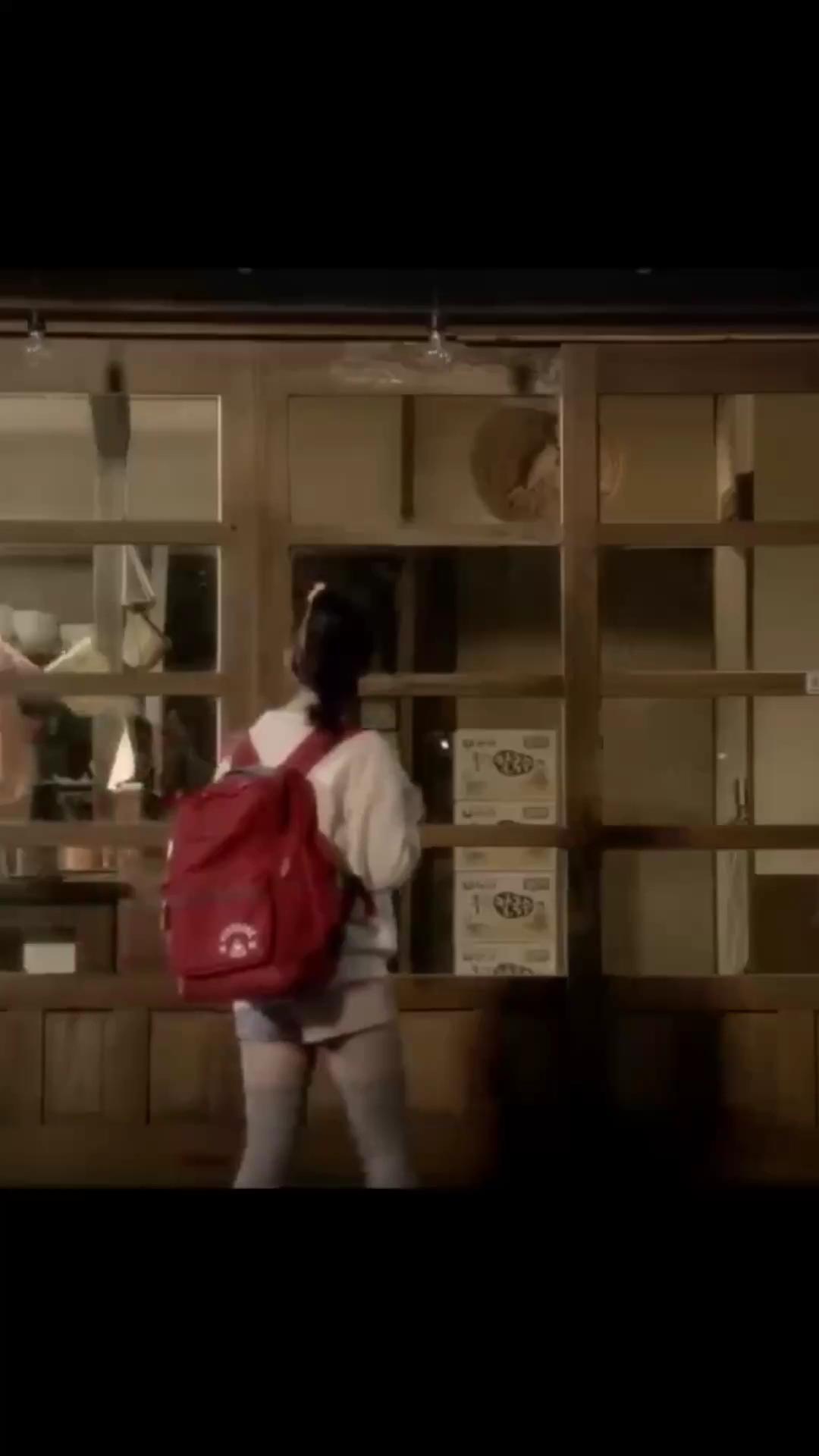 앳된 모습의 애순 & 관식🫢
무려 13년 전 광고에서 만난 박보검과 아이유🤍 이미지