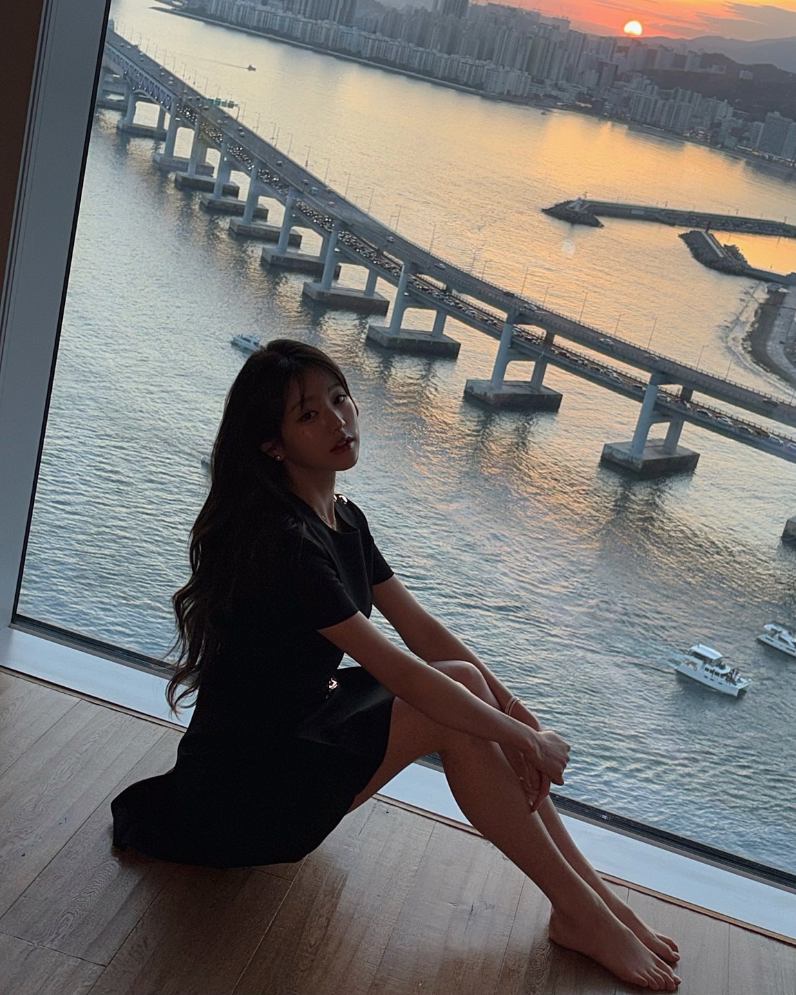 세련된 블랙 하객룩🖤
블랙 원피스 하나면 코디 끝✨ 이미지6