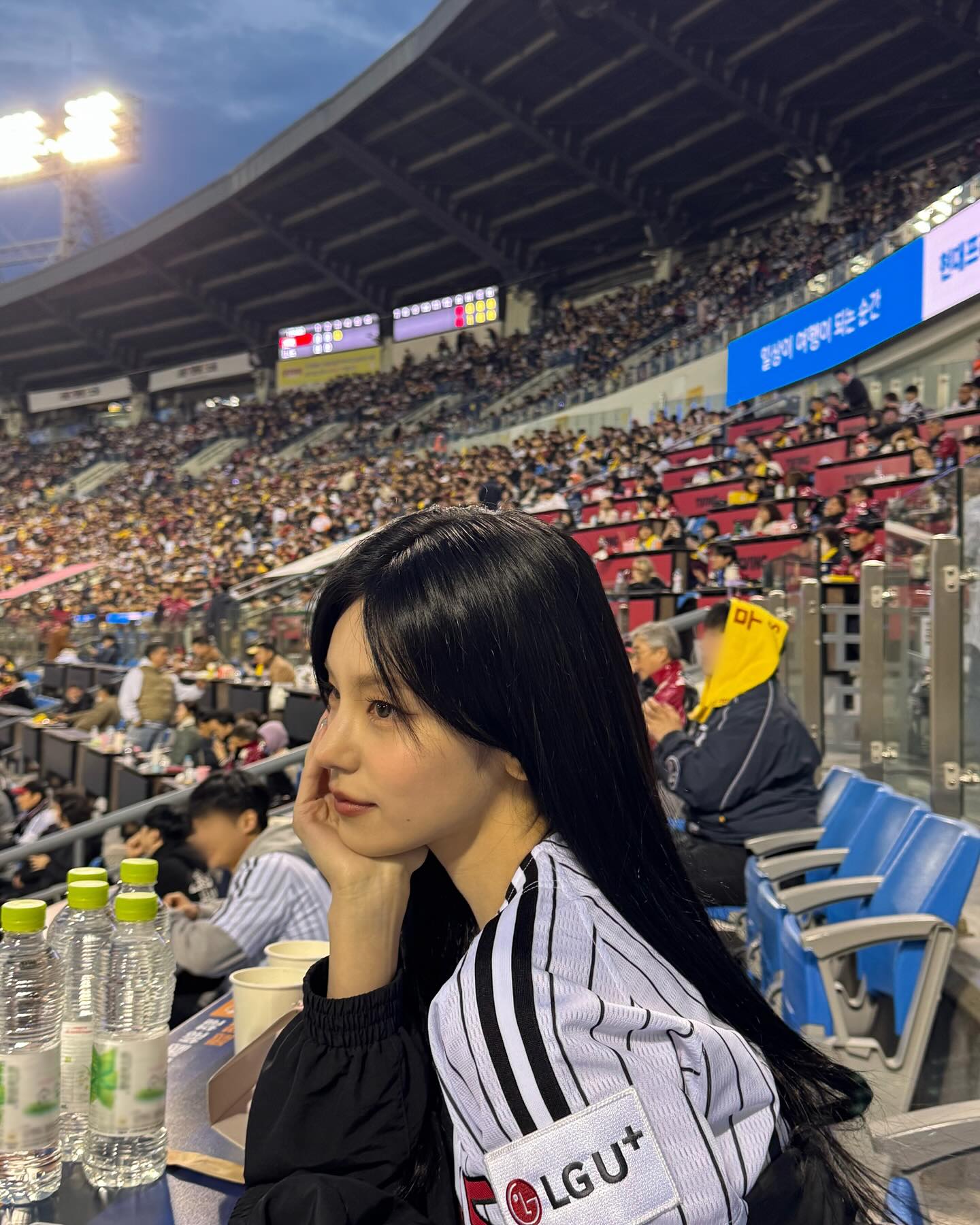 야구 보기 좋은 날씨⚾️
야구장 가고 싶어지는 셀럽 야구 유니폼 룩🏟️ 이미지1