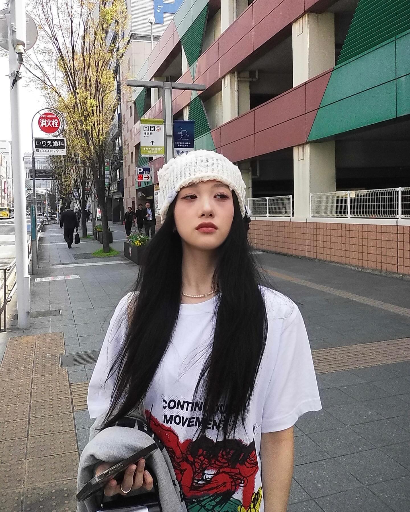 슬슬 준비하는👚프린팅 반팔티
과하지 않은 프린팅으로 포인트 주기✔️ 이미지9