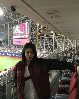 야구 보기 좋은 날씨⚾️
야구장 가고 싶어지는 셀럽 야구 유니폼 룩🏟️ 이미지