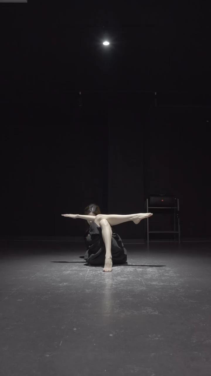 텃팅 댄스로 제니 챌린지🕺🏻
팔다리가 저렇게 움직일 수도 있구나😳 이미지