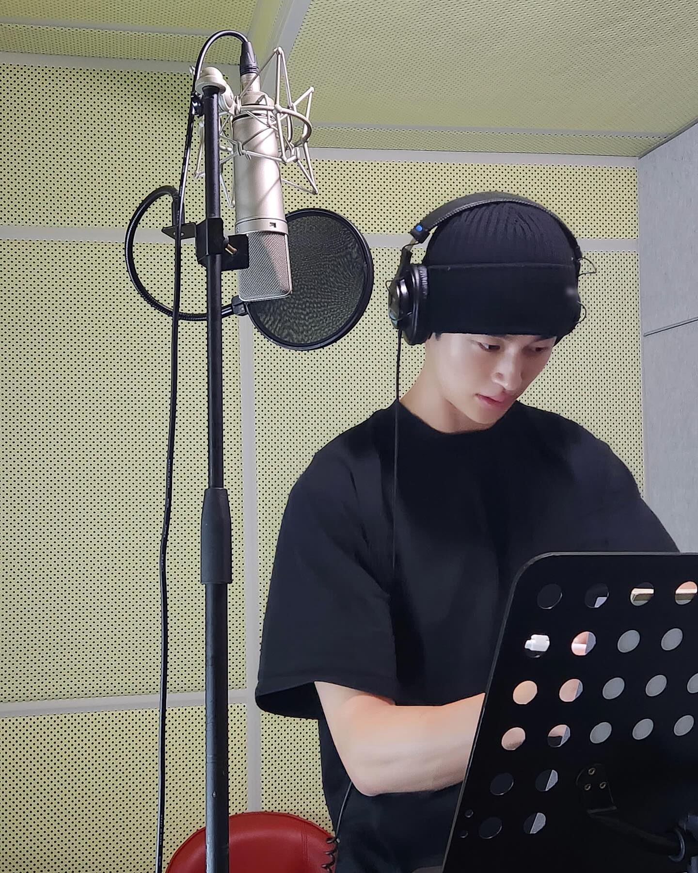 변우석, 다시 그 때의 선재로😭
변우석이 <선재 업고 튀어> 1주년을 맞아, SNS에 사진을 대량 대량 공개했습니다. 그저 드라마를 찍었던 배우가 아니라, 정말로 ‘선재’였던 변우석! 슬라이드를 넘겨 마음속 한 켠에 여전히 살아 있는 선재를 만나보세요🖤 이미지10