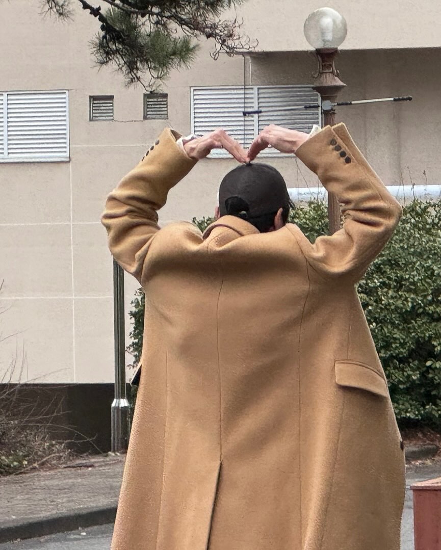 변우석, 다시 그 때의 선재로😭
변우석이 <선재 업고 튀어> 1주년을 맞아, SNS에 사진을 대량 대량 공개했습니다. 그저 드라마를 찍었던 배우가 아니라, 정말로 ‘선재’였던 변우석! 슬라이드를 넘겨 마음속 한 켠에 여전히 살아 있는 선재를 만나보세요🖤 이미지4