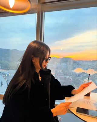 미모 물오른 서현의 뿔테 스타일링🤓
간단하게 꾸안꾸 느낌 내고 싶을 때 참고하기🖤 이미지