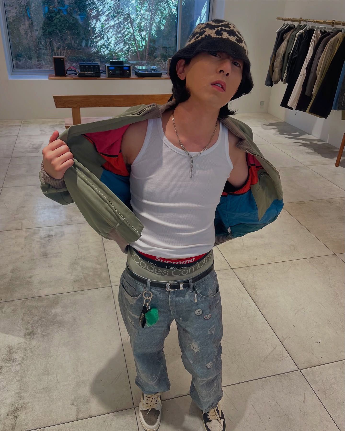 요즘 제일 웃긴 원훈이형의 스트릿 스타일😆 이미지